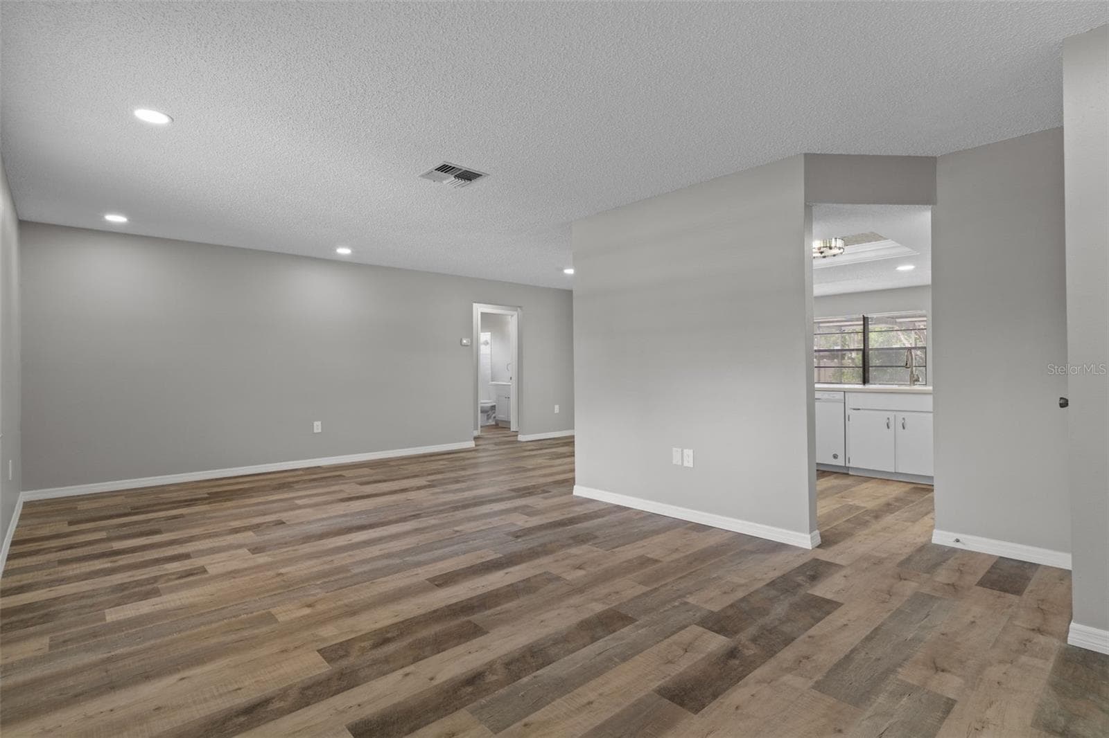 2357 Giovanni Ave photo 4