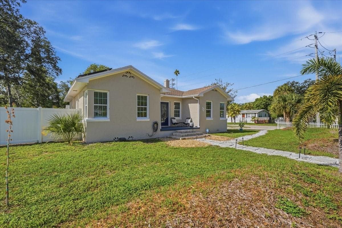 1161 Sedeeva St photo 3