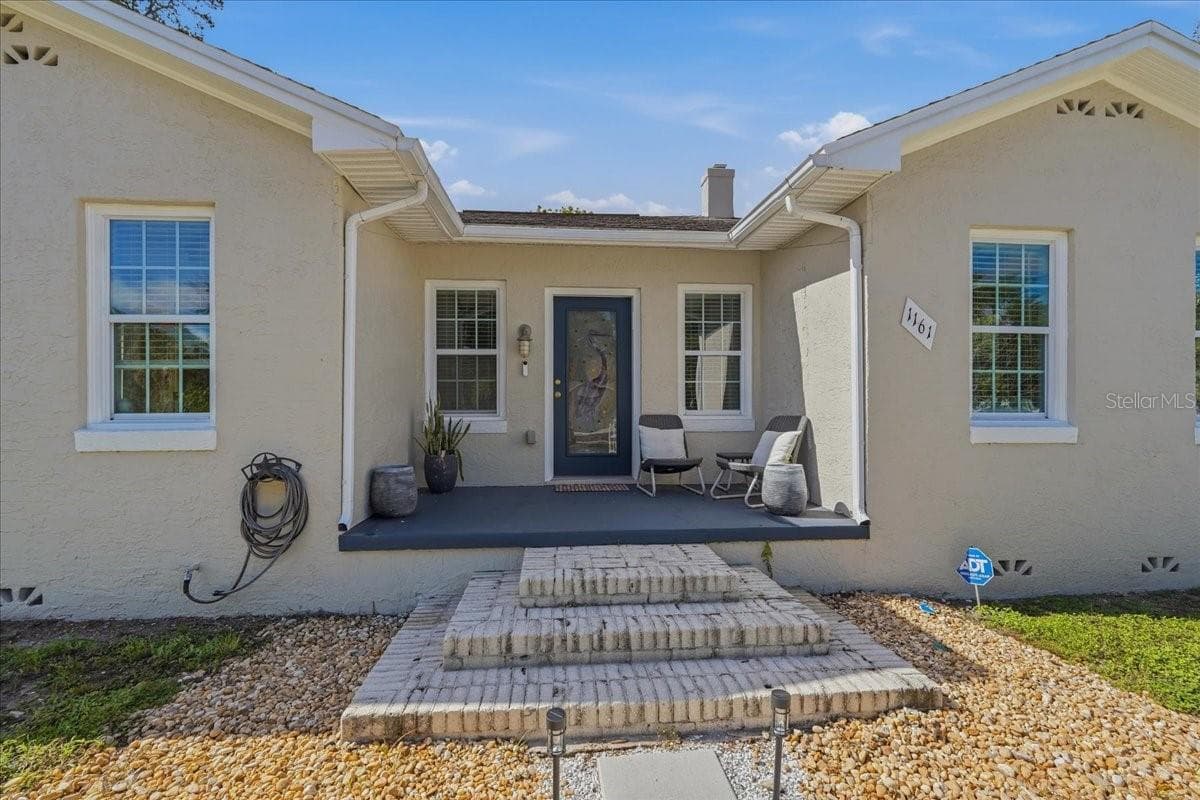 1161 Sedeeva St photo 4