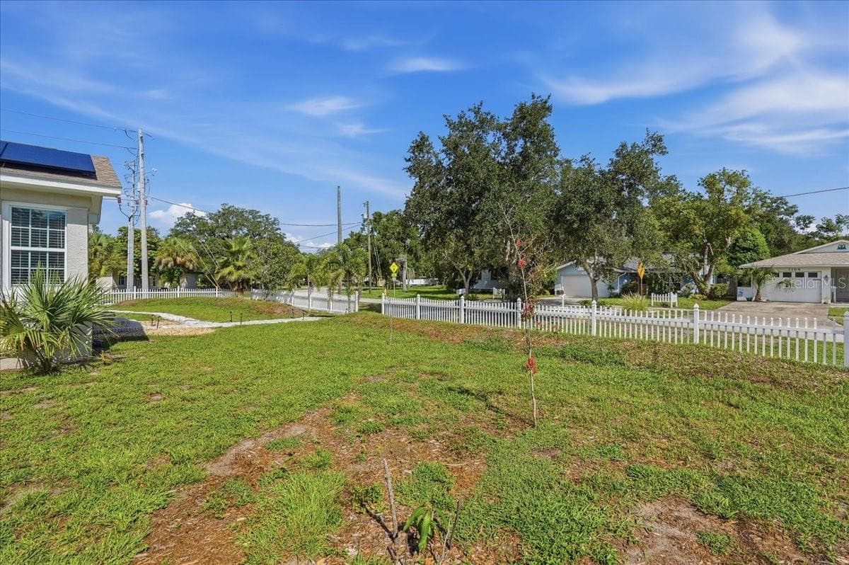1161 Sedeeva St photo 5