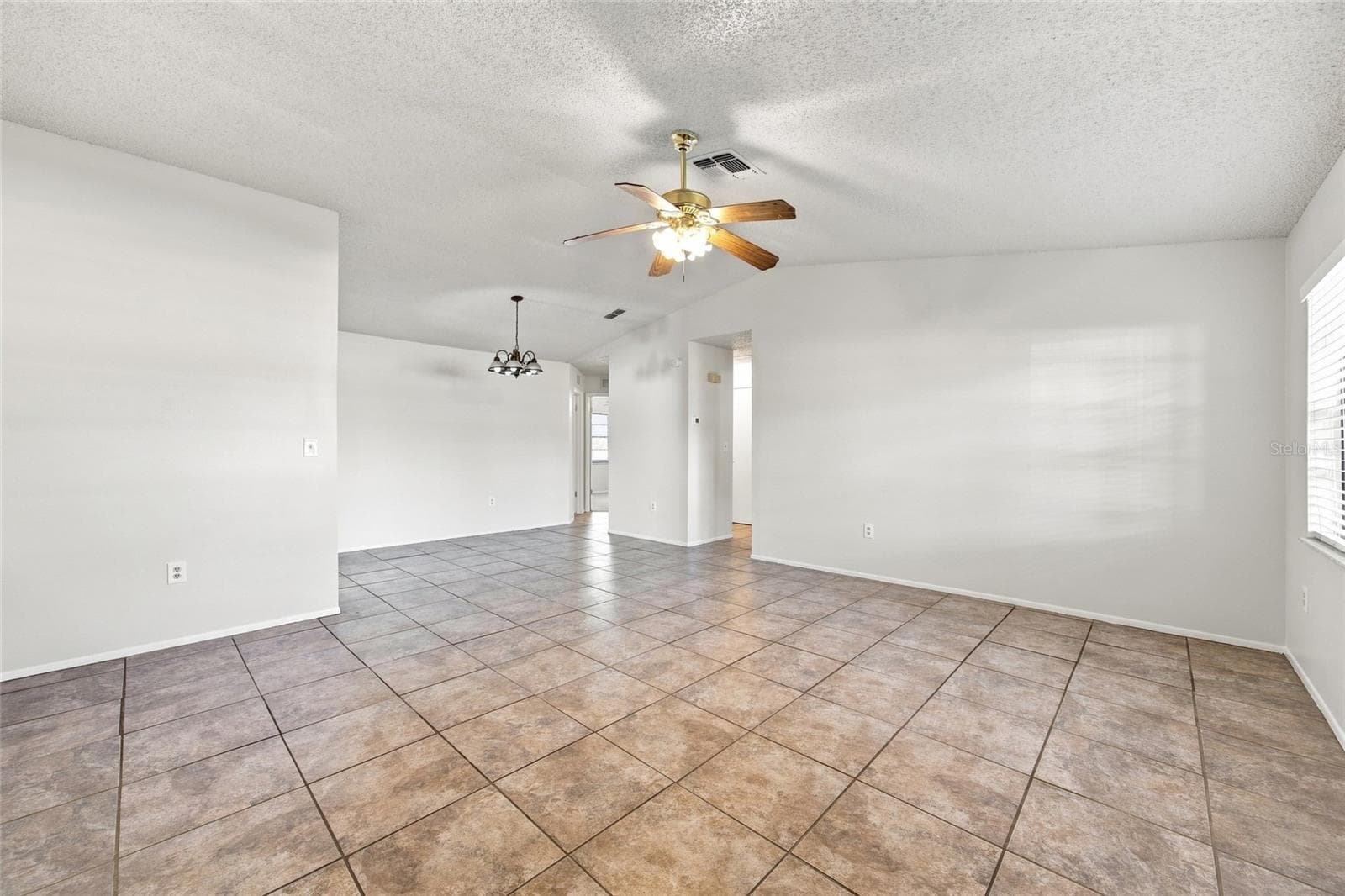 7902 Royal Stewart Dr photo 5
