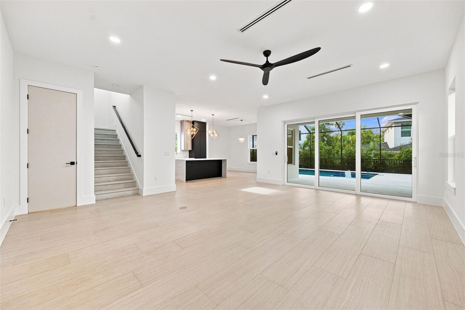 731 42nd St photo 4