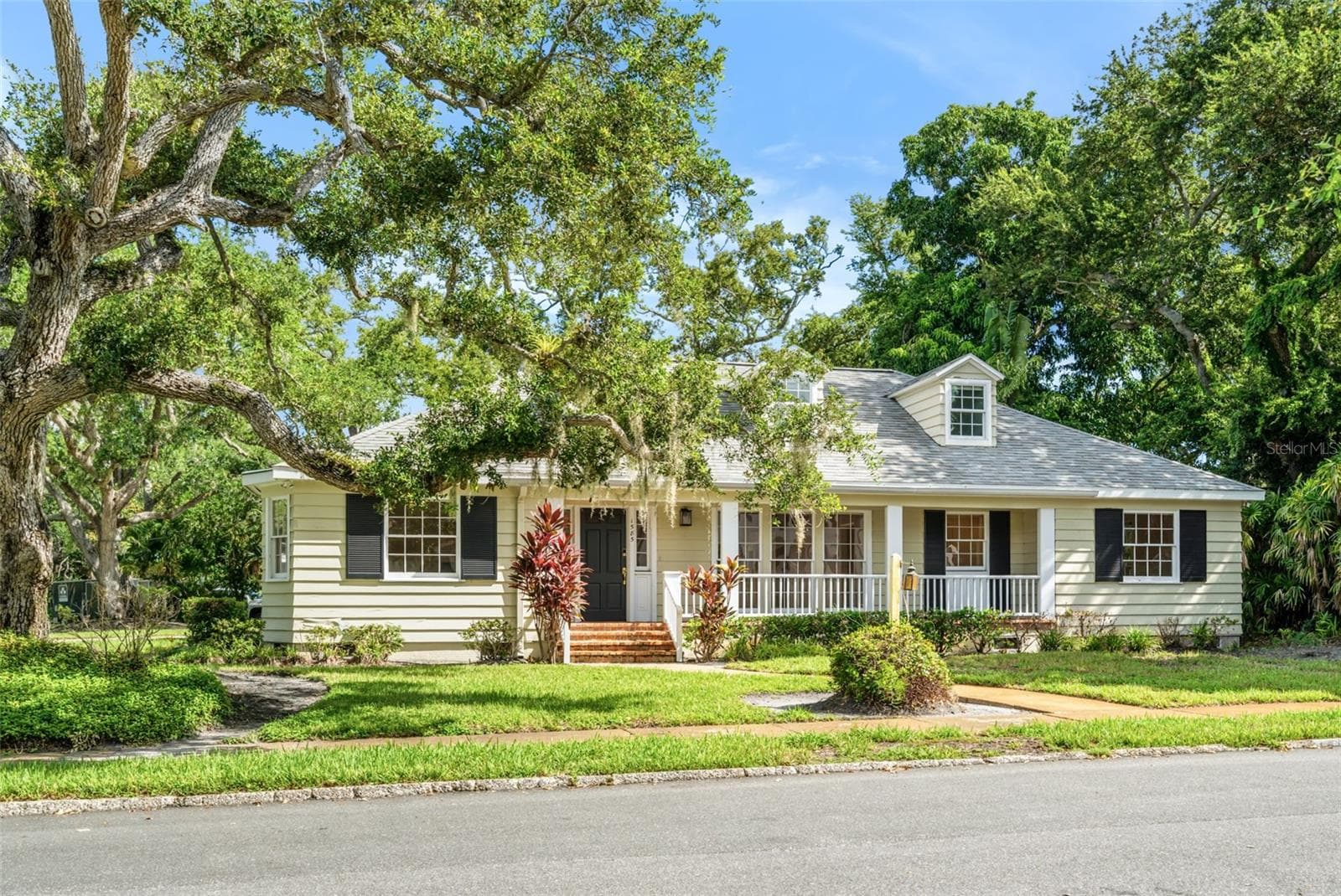 1585 South Dr photo 3
