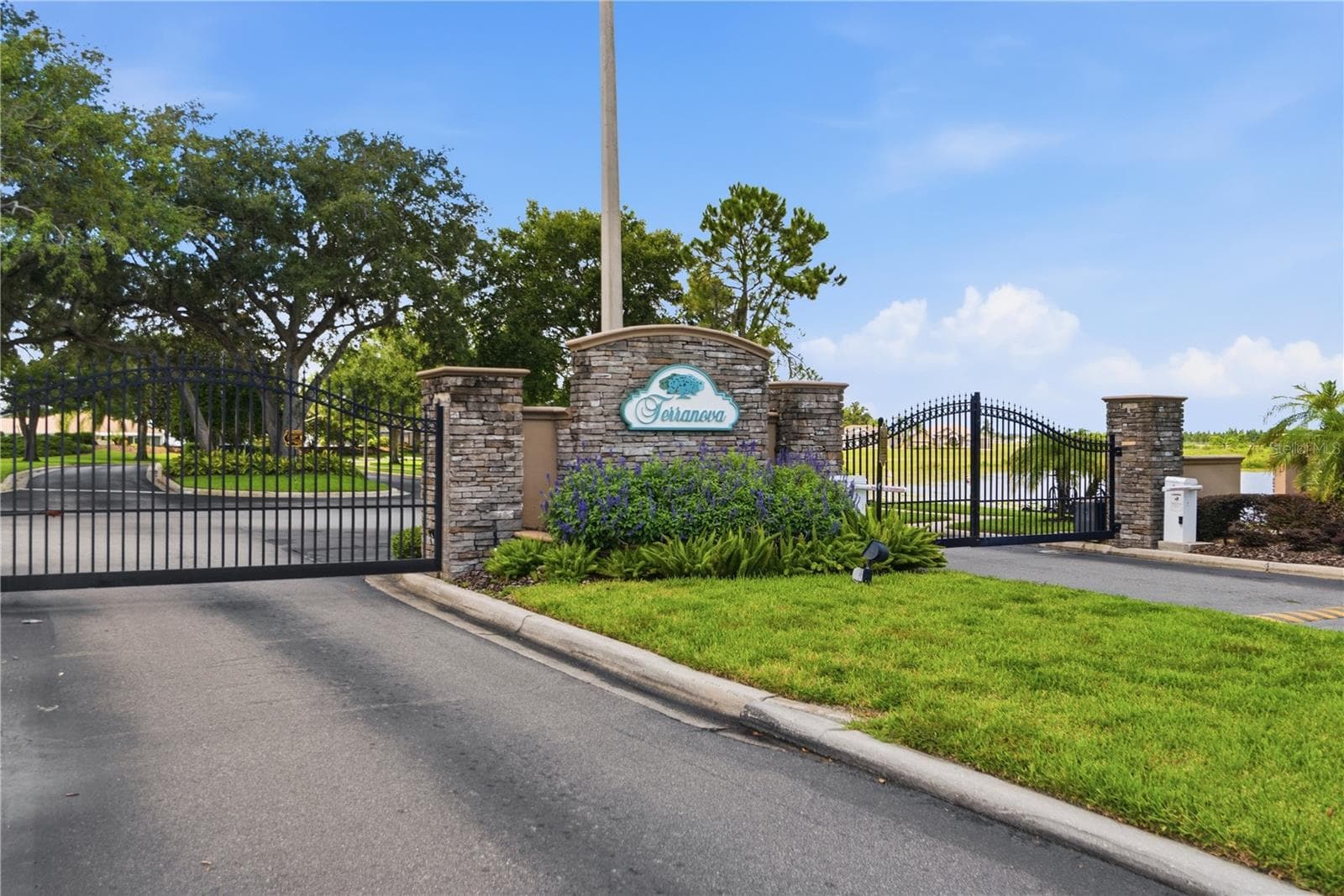 543 Terranova Cir photo 4