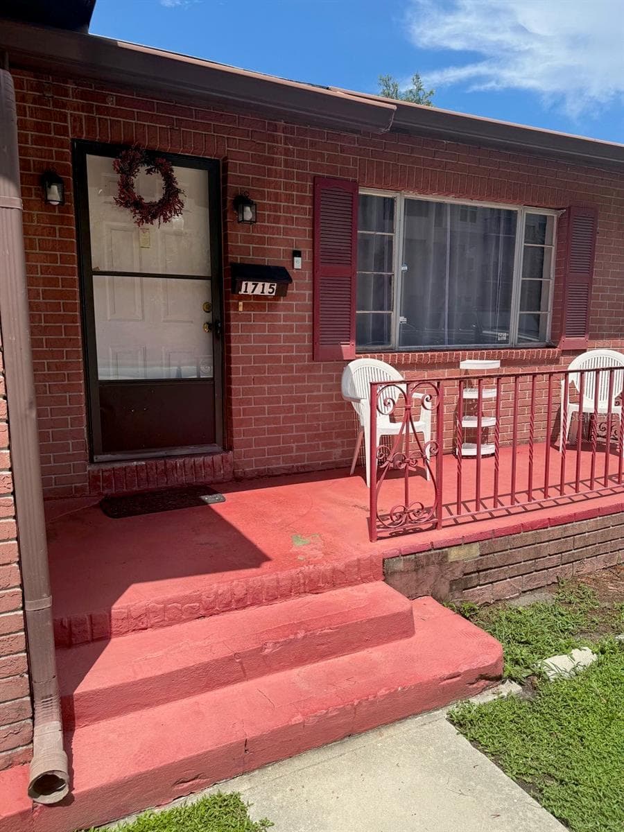 1715 W Carmen St photo 3