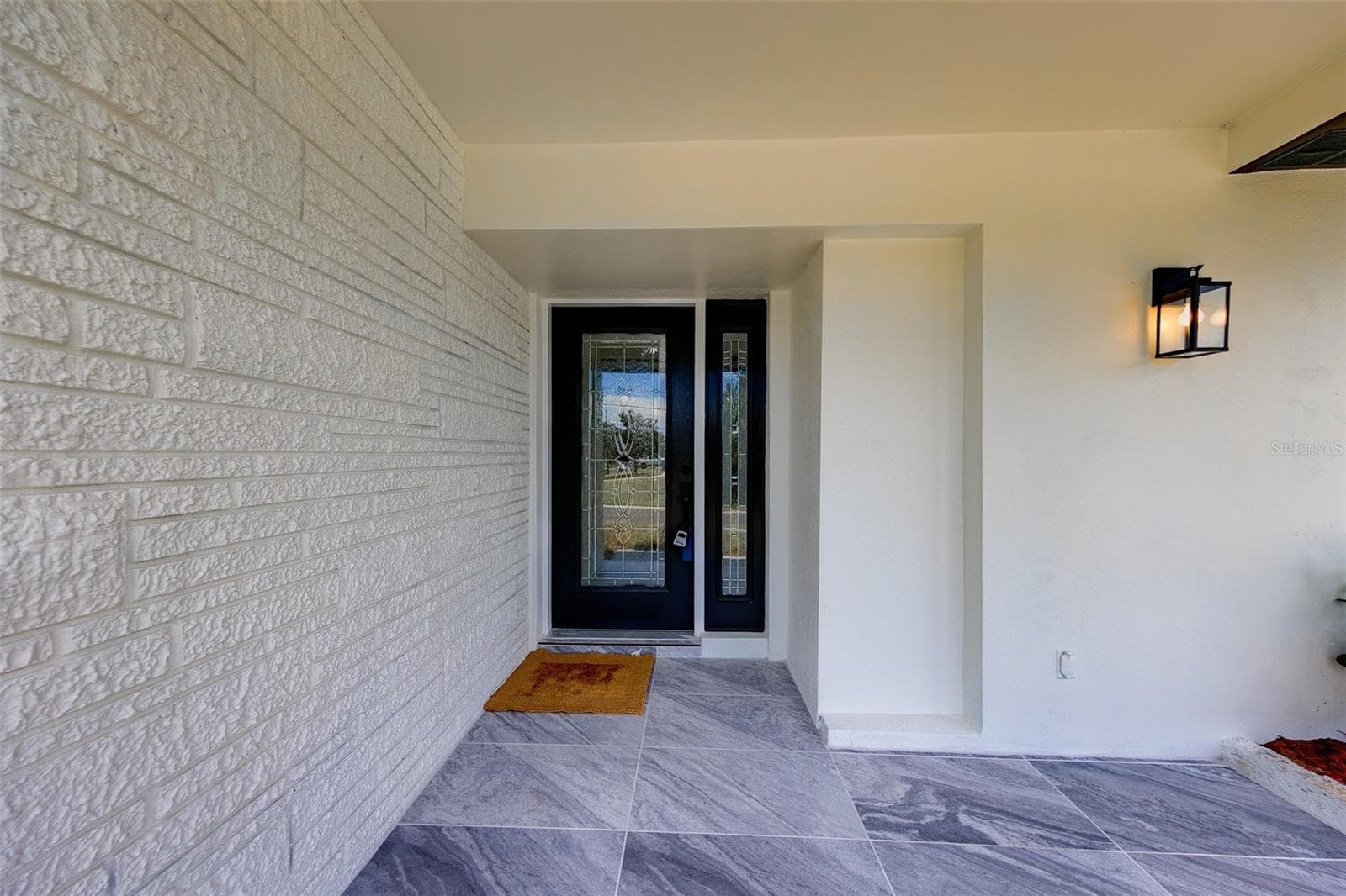 471 Sierra Cir E photo 3