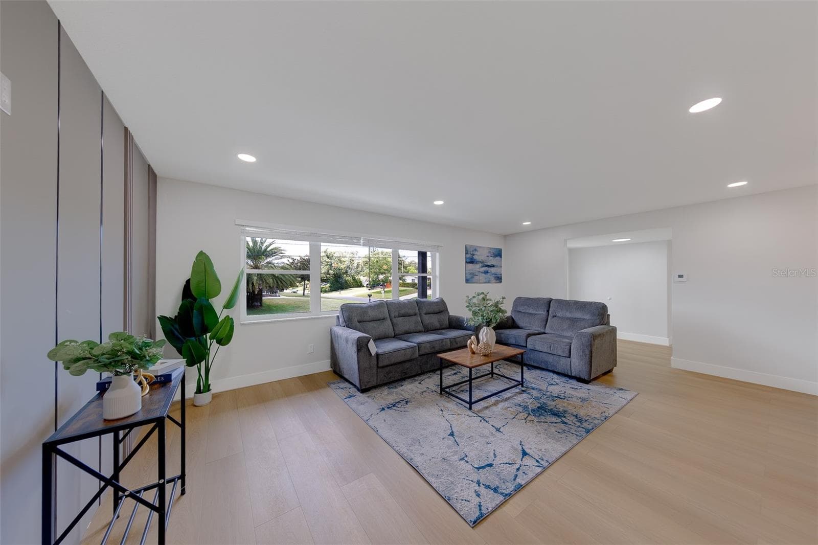 471 Sierra Cir E photo 5