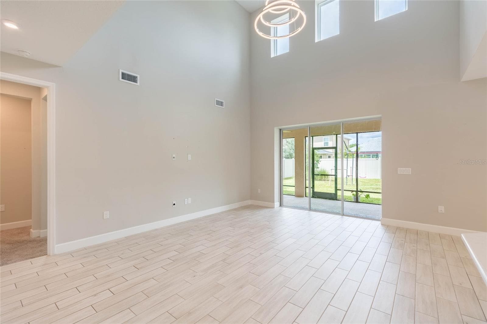 13649 Cannon Dr photo 3