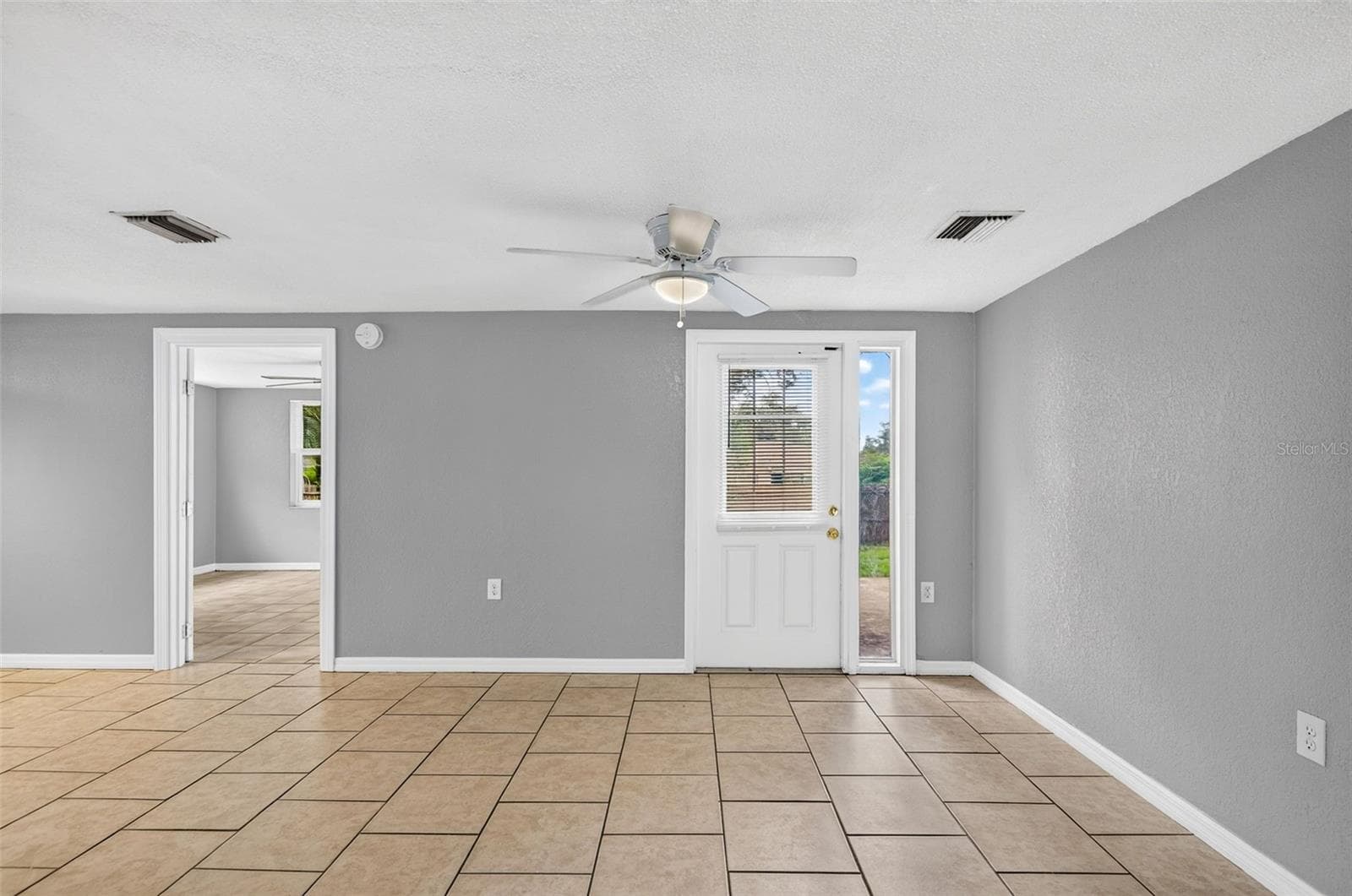 9831 Rainbow Ln photo 3