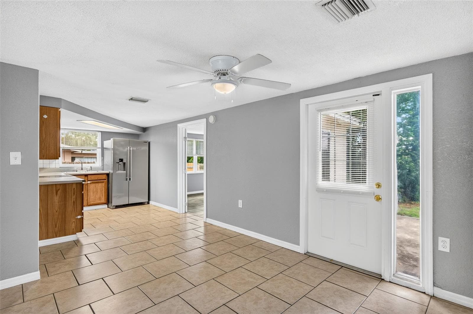 9831 Rainbow Ln photo 4