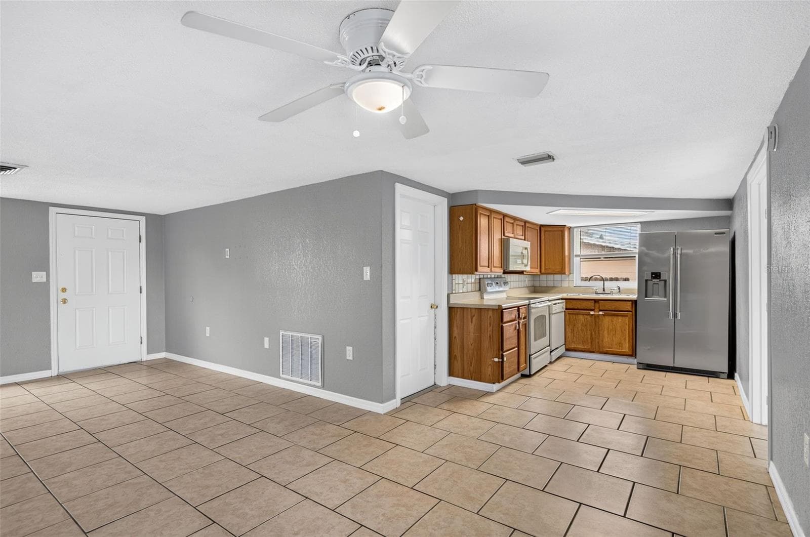9831 Rainbow Ln photo 5