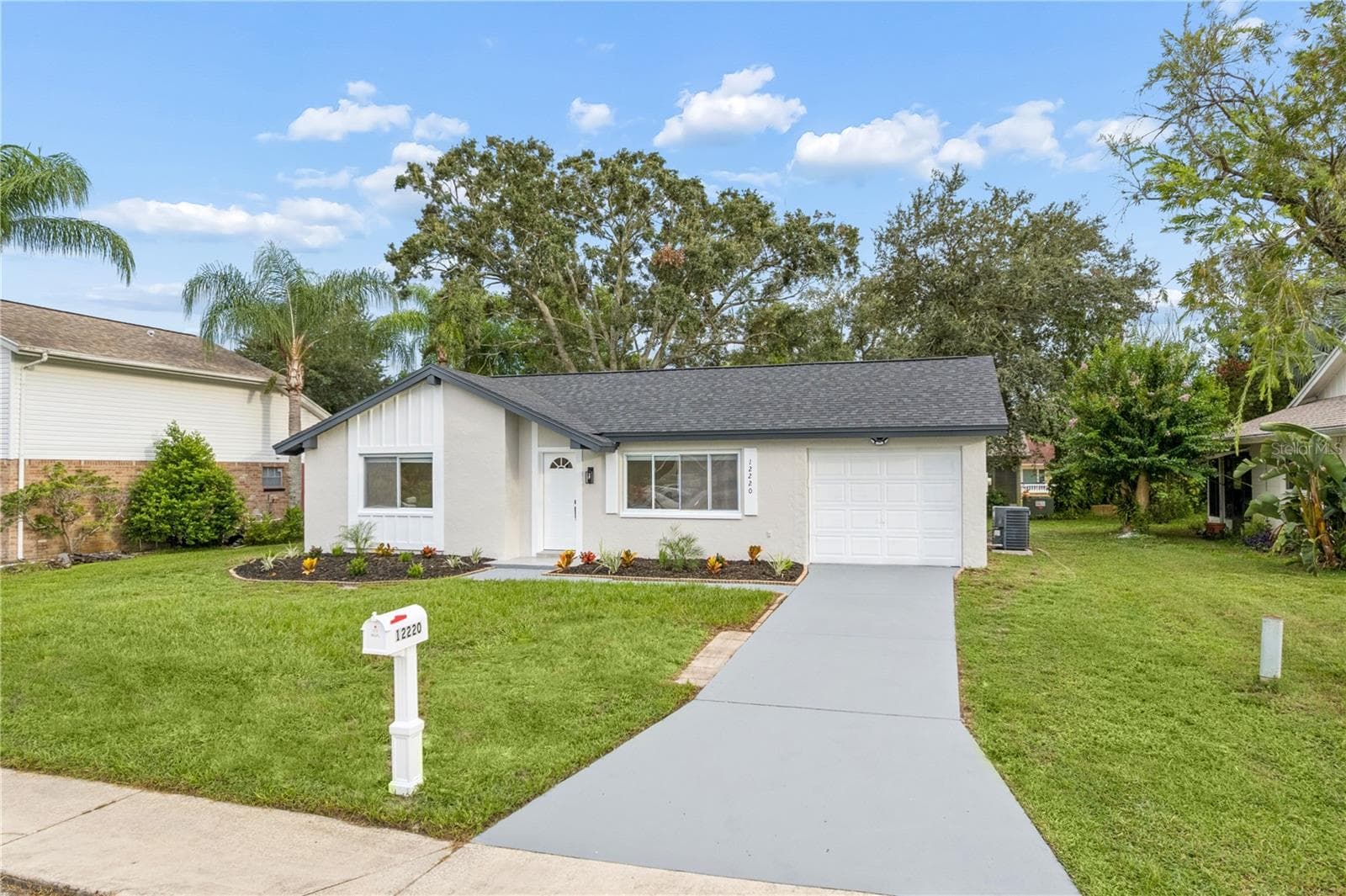 12220 Meadowbrook Ln photo 3