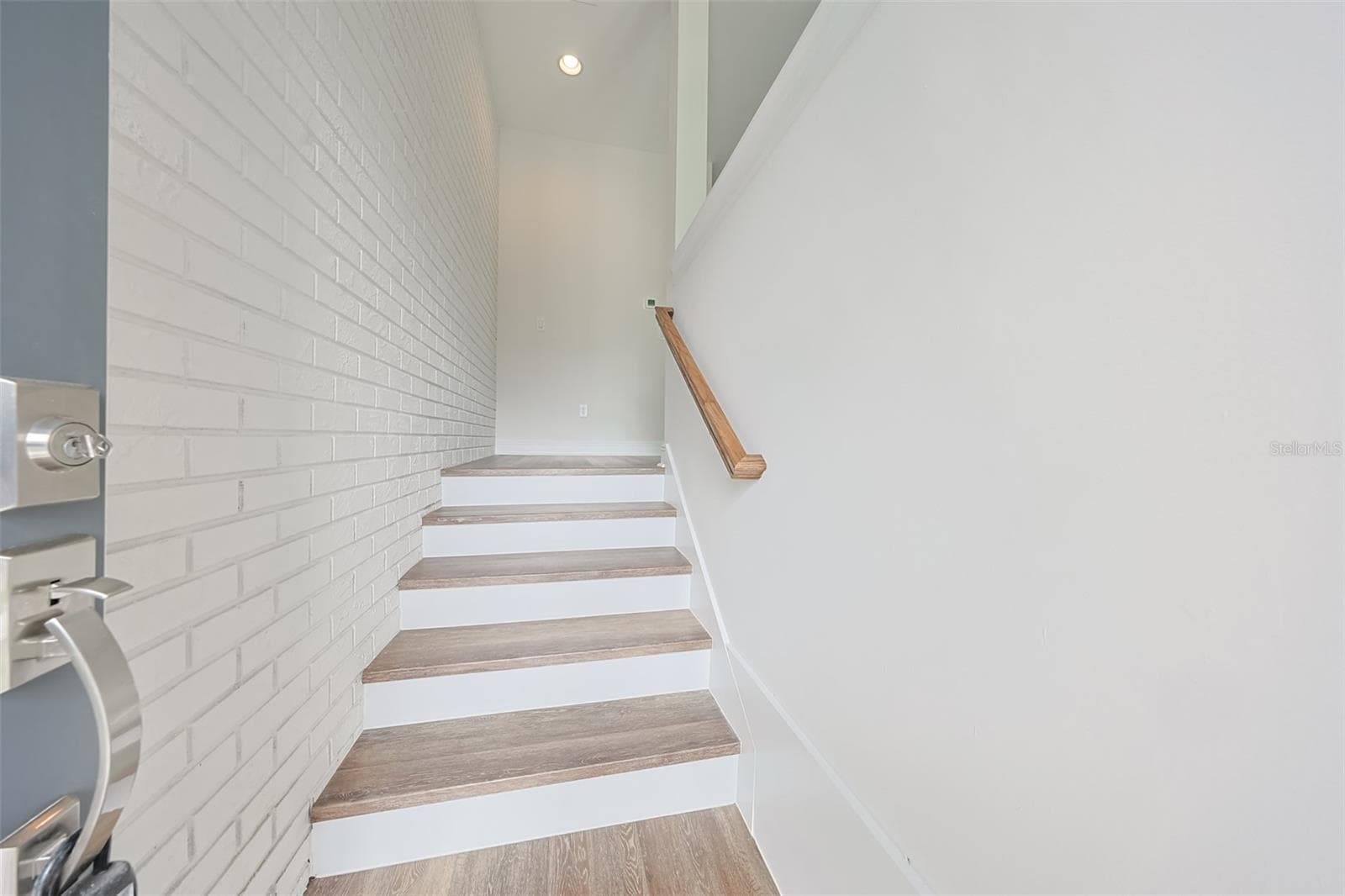 203 Danube Ave #1 photo 3