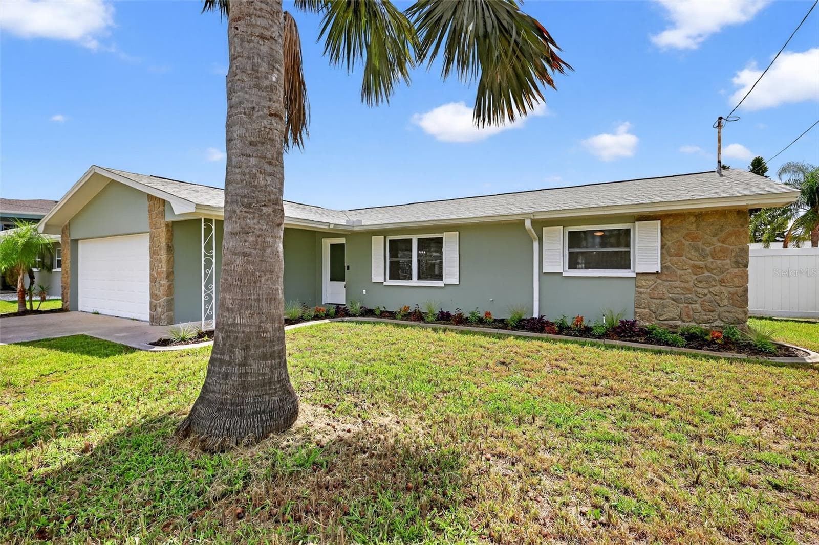 2175 Edythe Dr photo 3