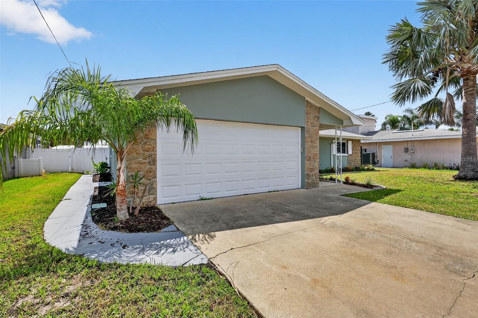 2175 Edythe Dr photo 5
