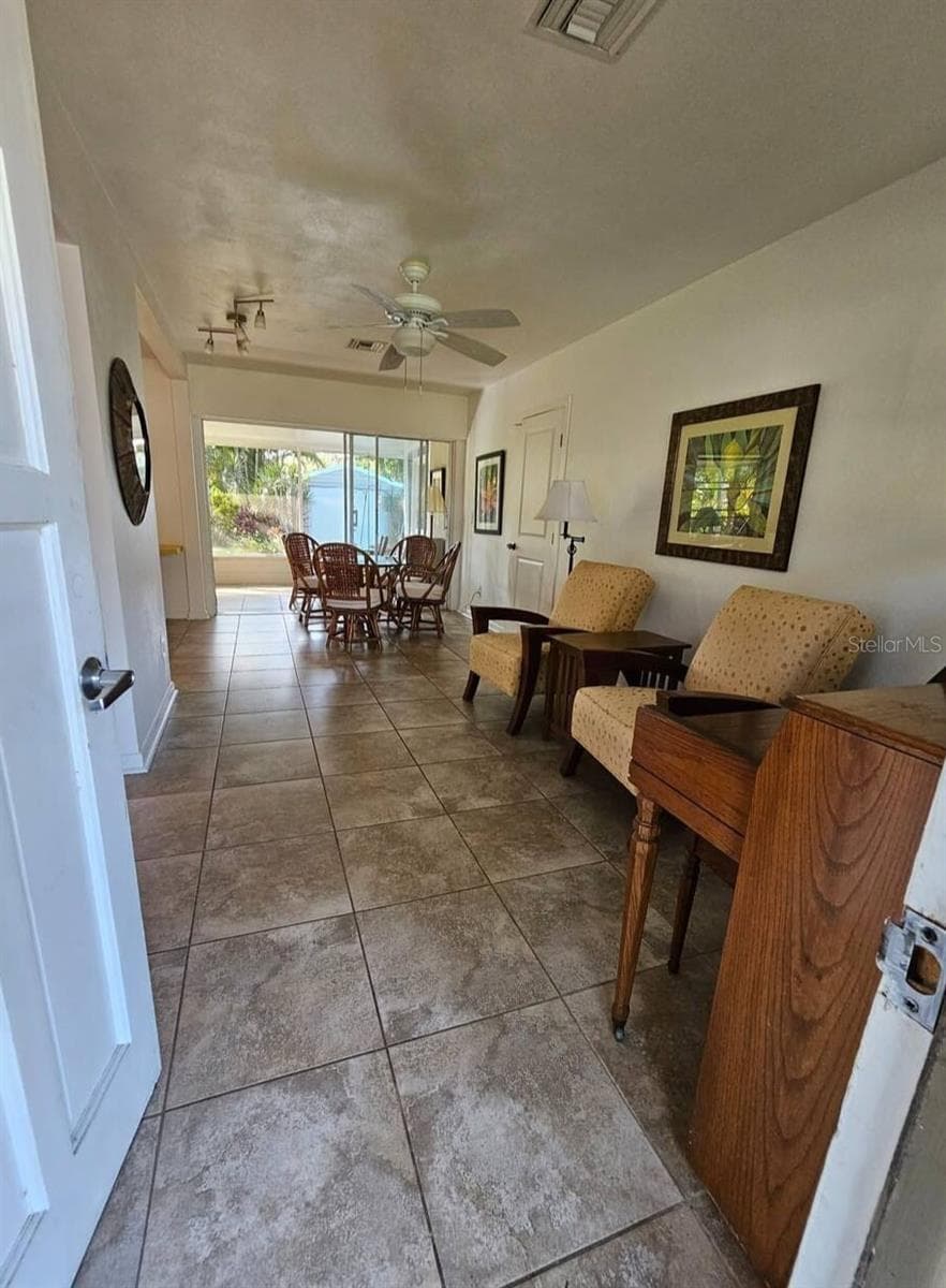 11598 Oval Dr W photo 3