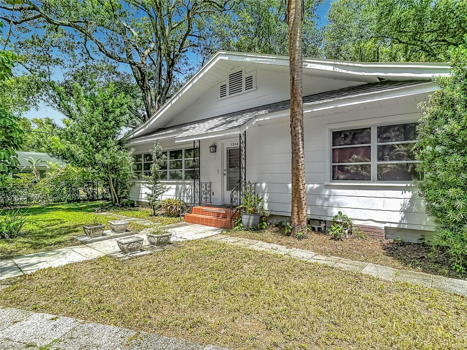 1304 E Diana St photo 4
