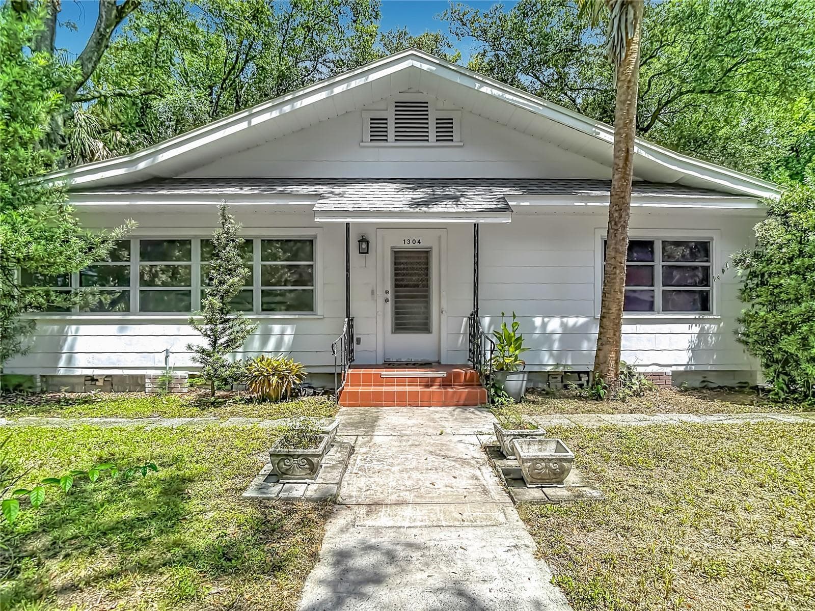1304 E Diana St photo 5