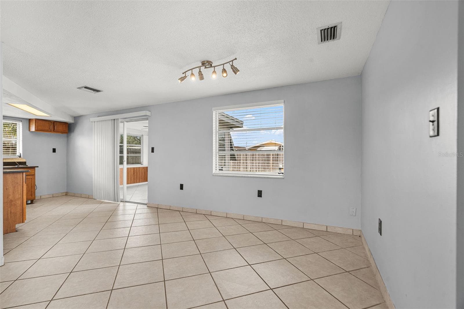 1141 Maybury Dr photo 4