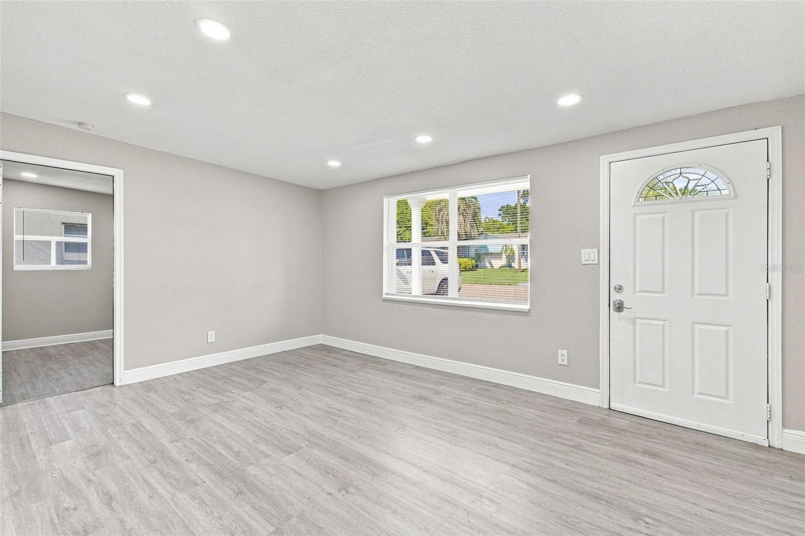 11011 Pickering Ln photo 3