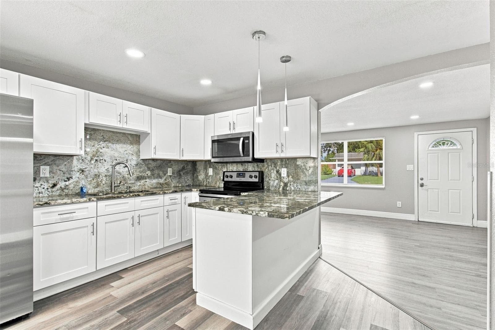 11011 Pickering Ln photo 5