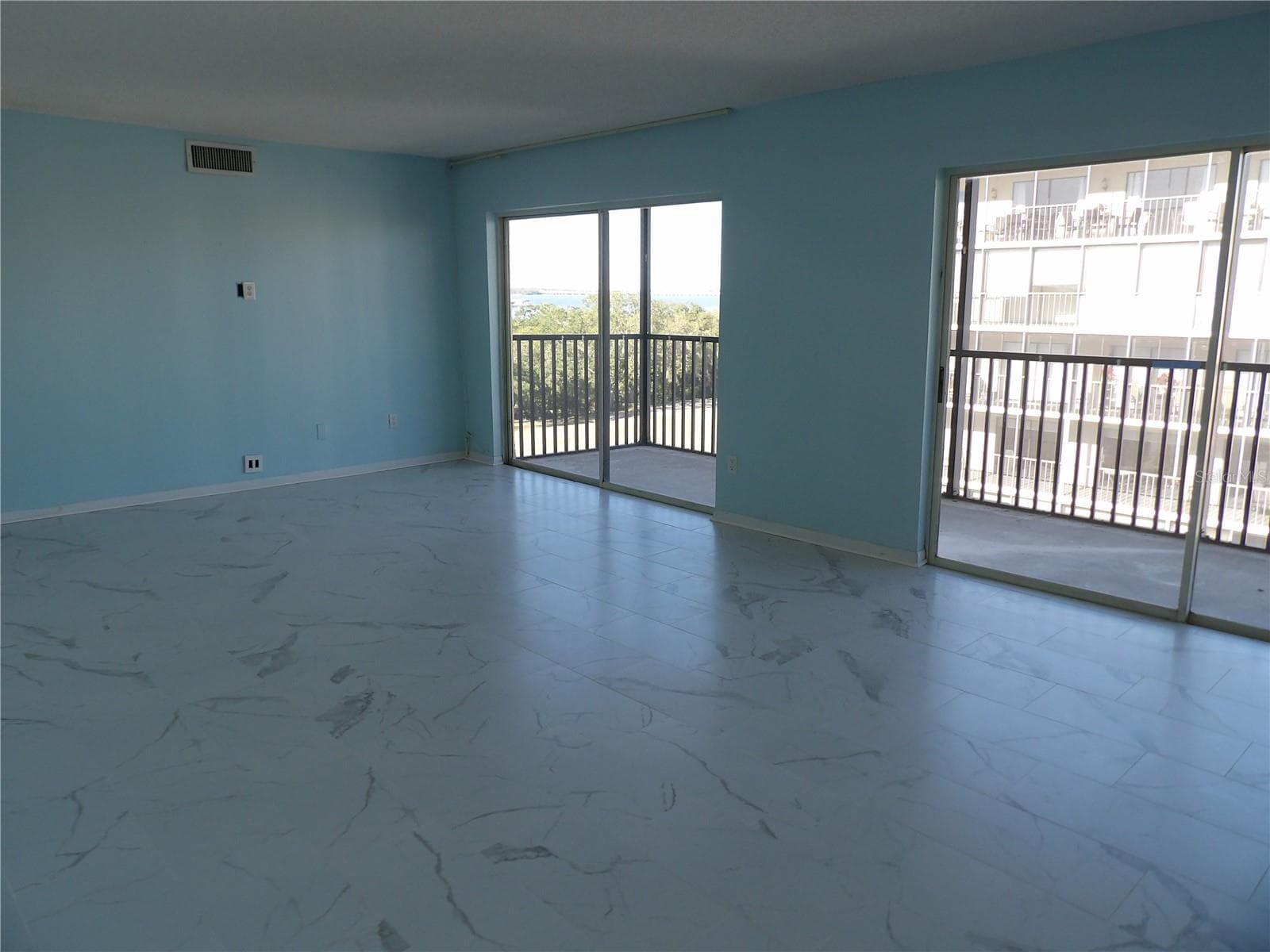 3300 Cove Cay Dr #6G photo 2