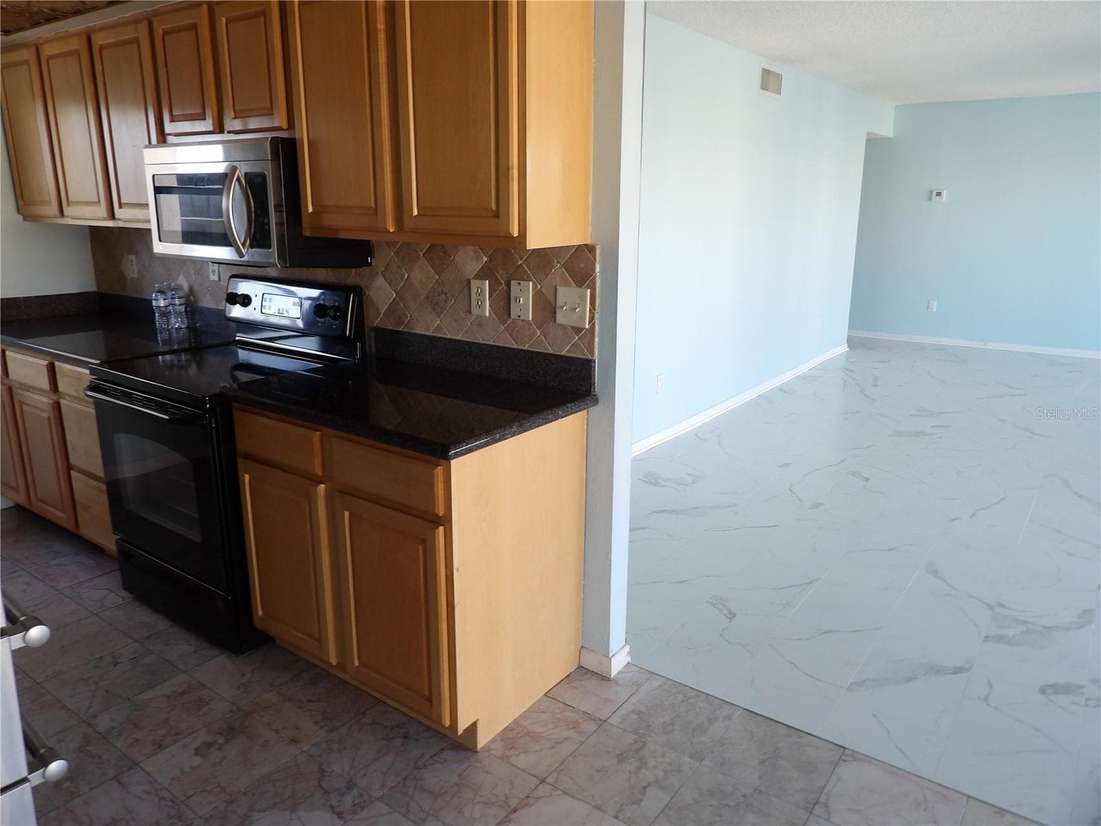 3300 Cove Cay Dr #6G photo 3