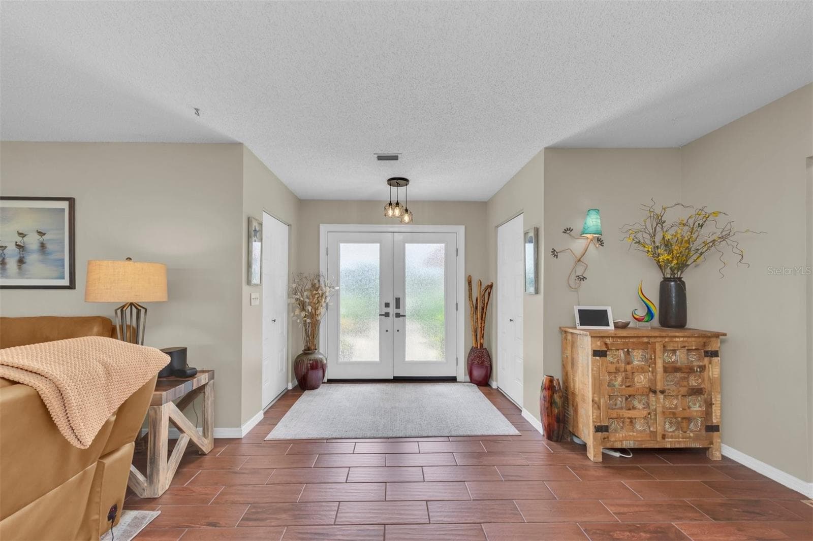 207 Amesbury Cir photo 4