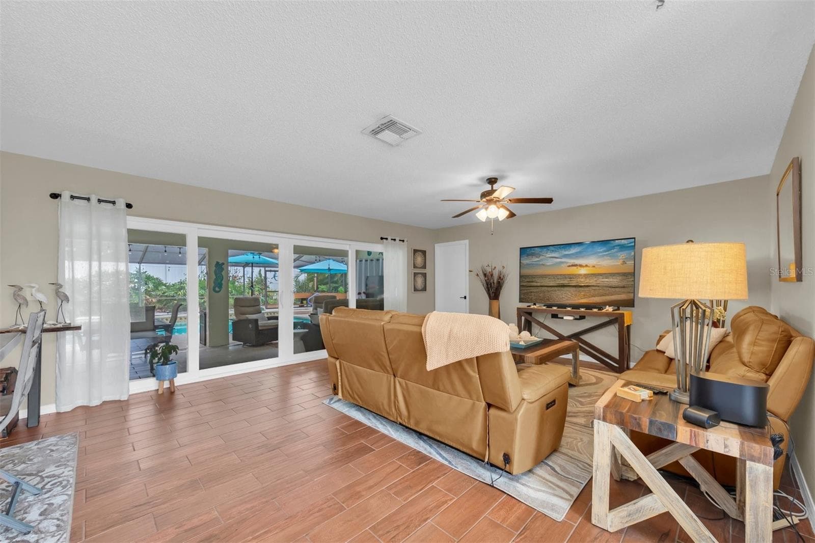 207 Amesbury Cir photo 5