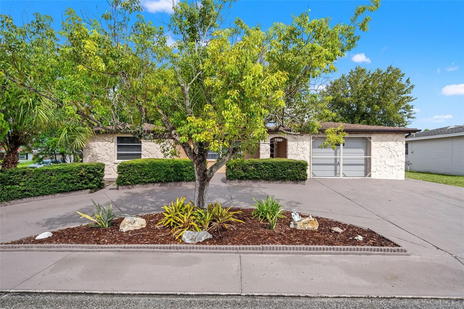 9926 Lakeside Ln photo 2