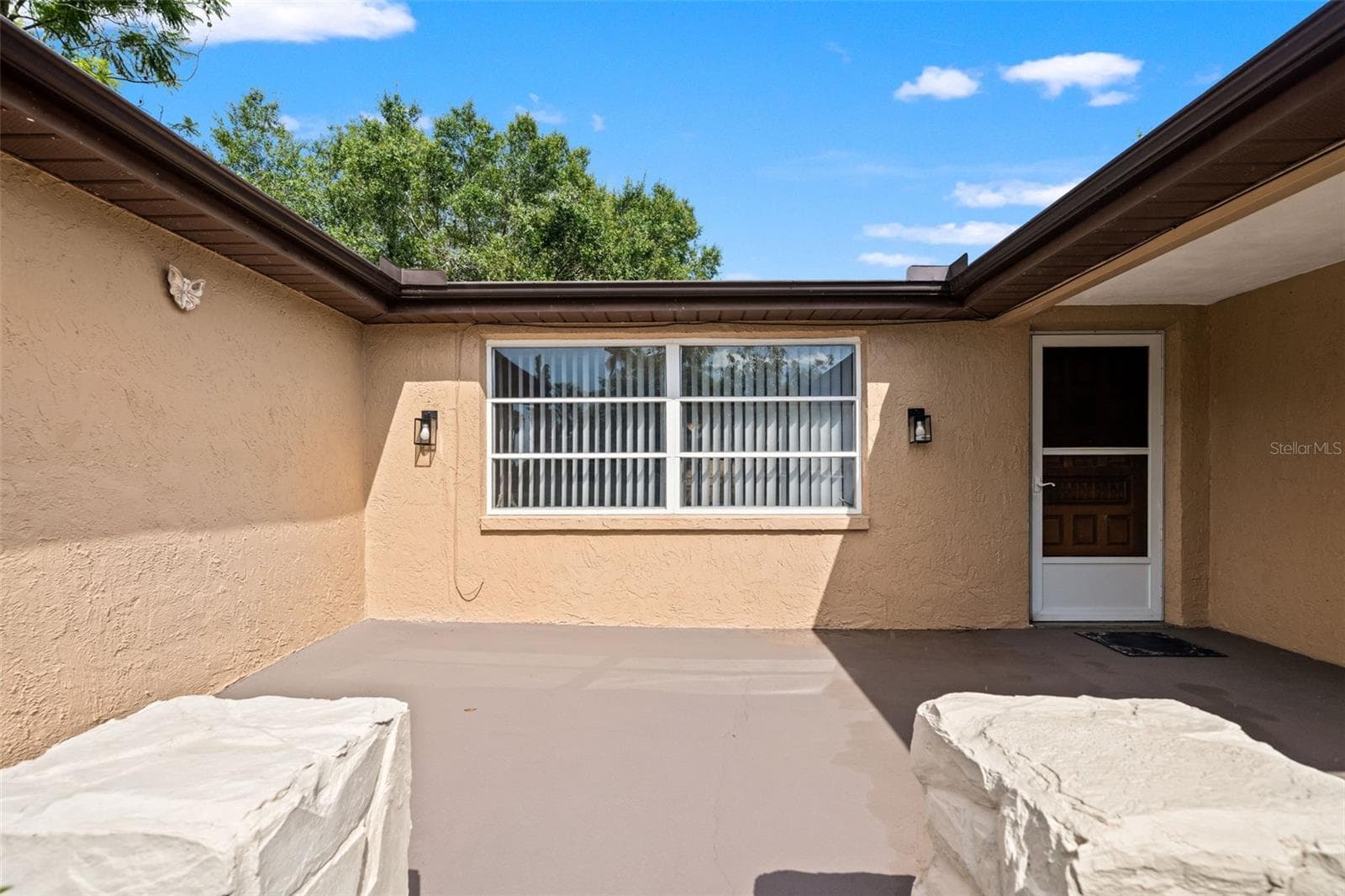 9926 Lakeside Ln photo 4