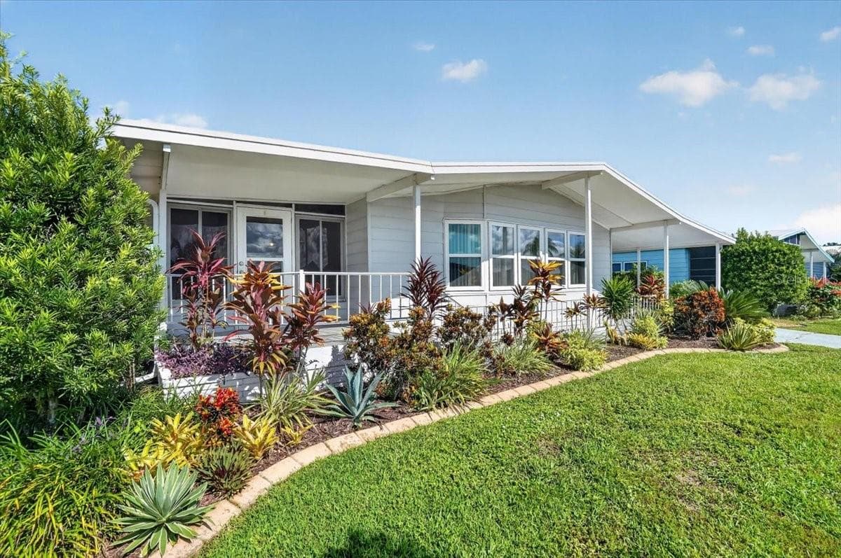 8534 Imperial Cir photo 4