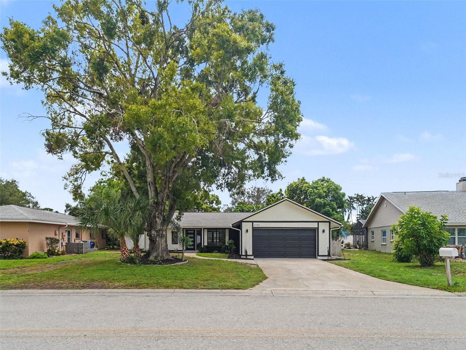 6703 Pointe West Blvd photo 2