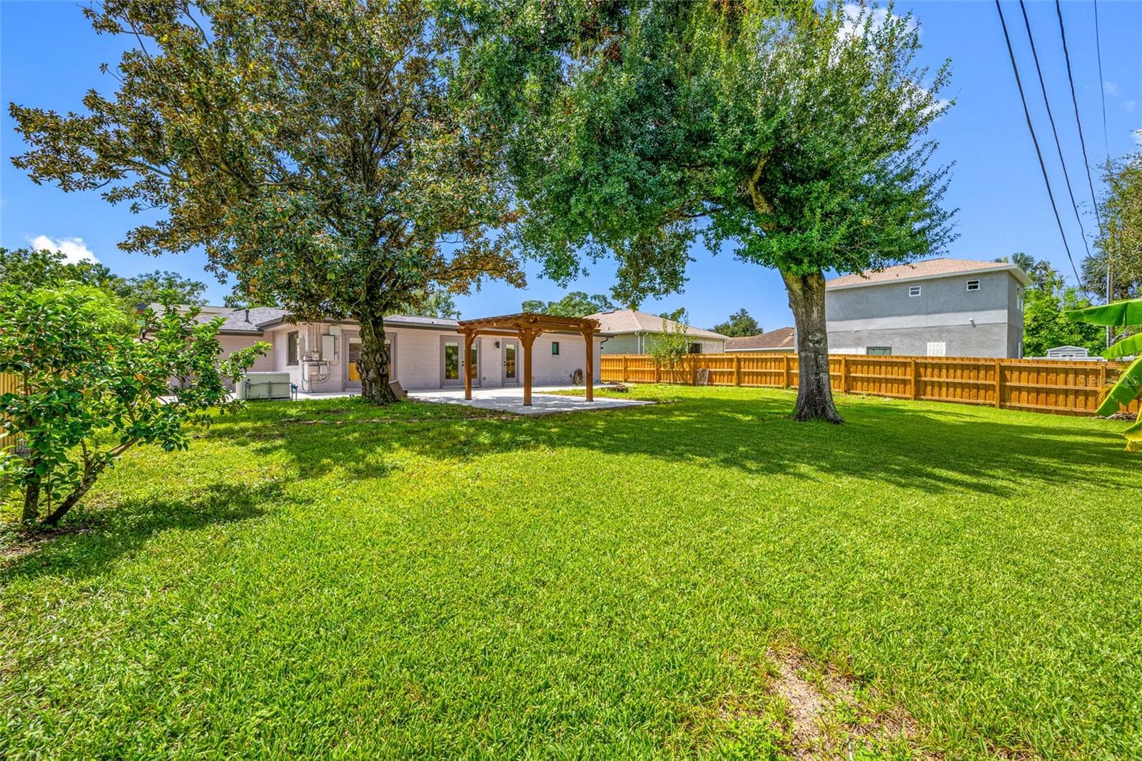 2121 W Farwell Dr photo 2