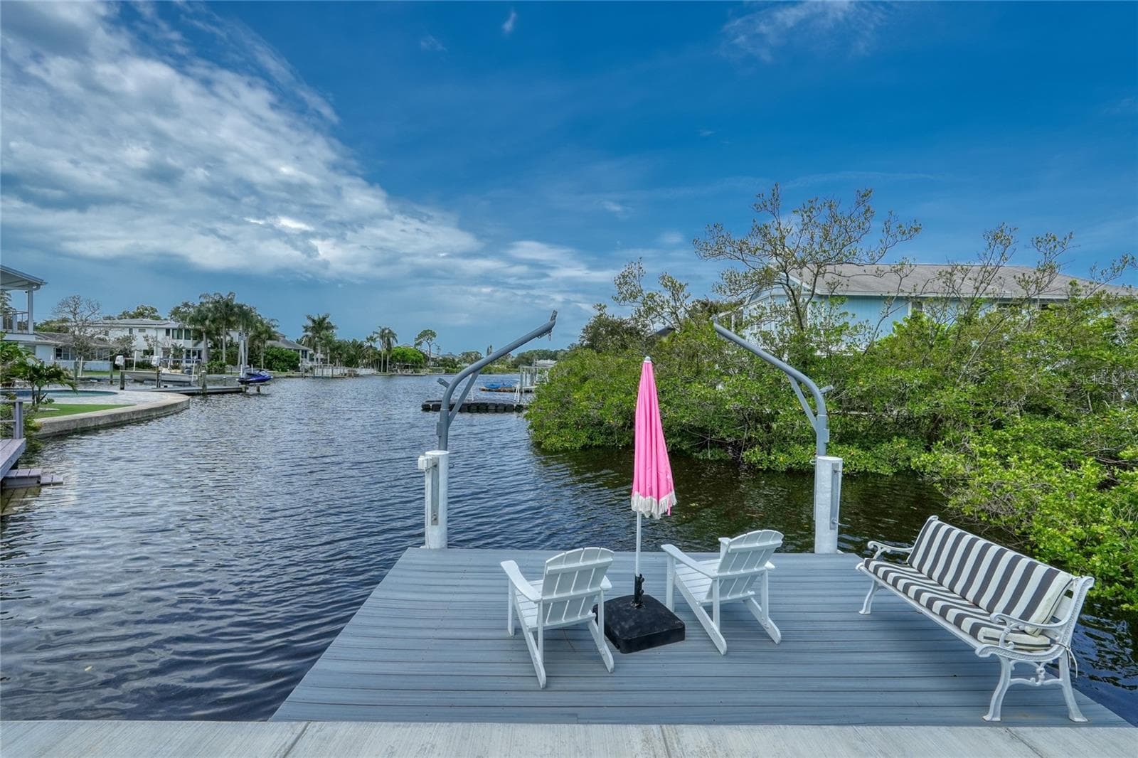 223 Pinecrest Dr photo 2