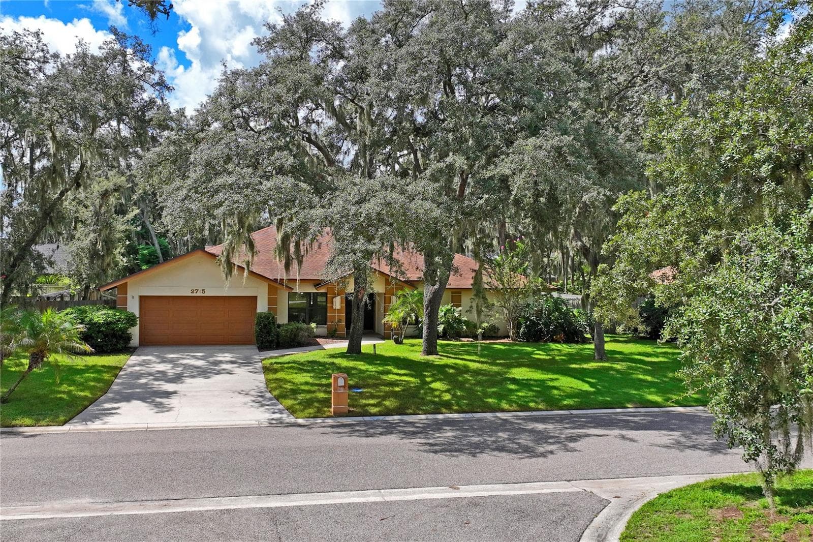 2715 Laurel Oak Dr photo 3