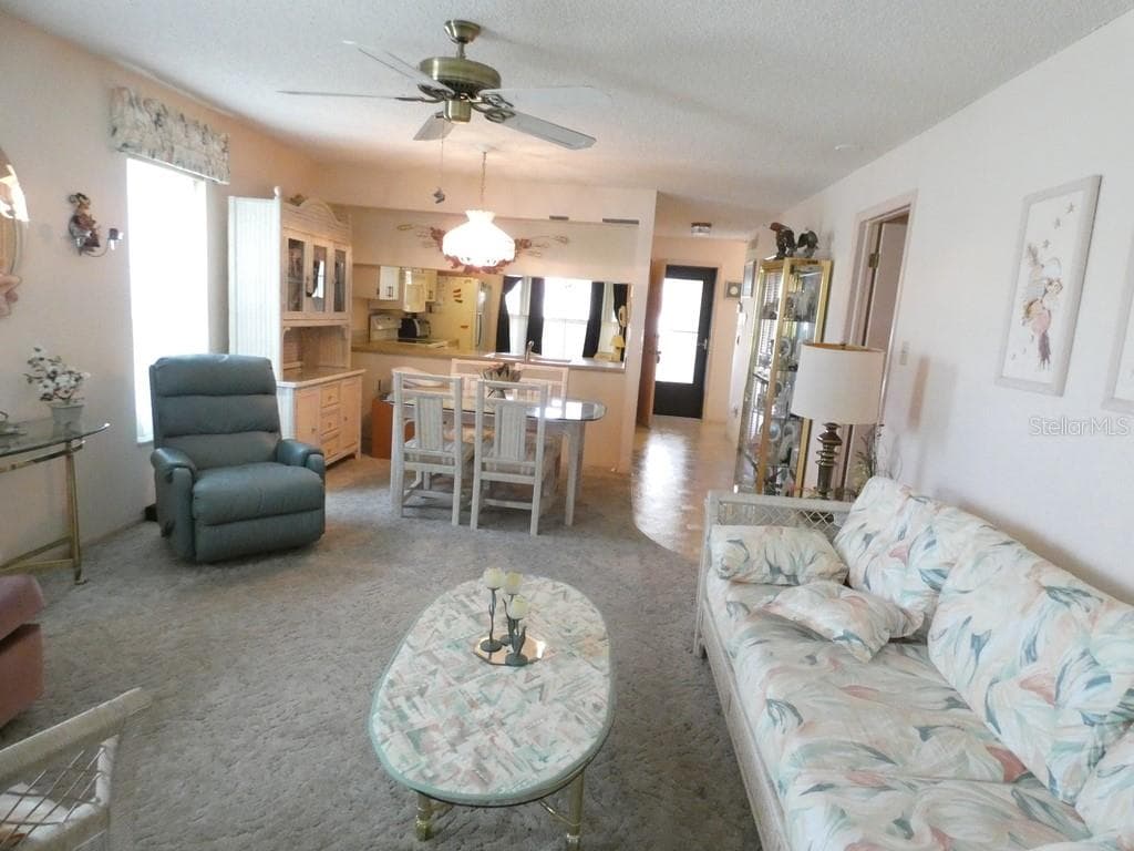 945 Madrid Dr photo 4