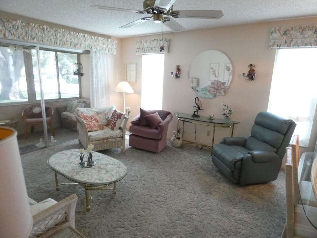 945 Madrid Dr photo 5