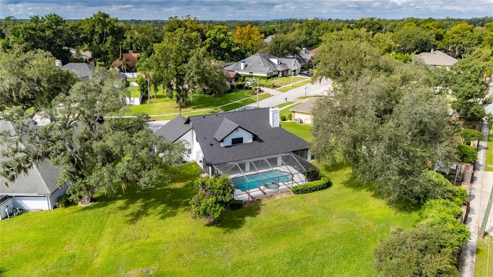 104 Barrington Dr photo 4