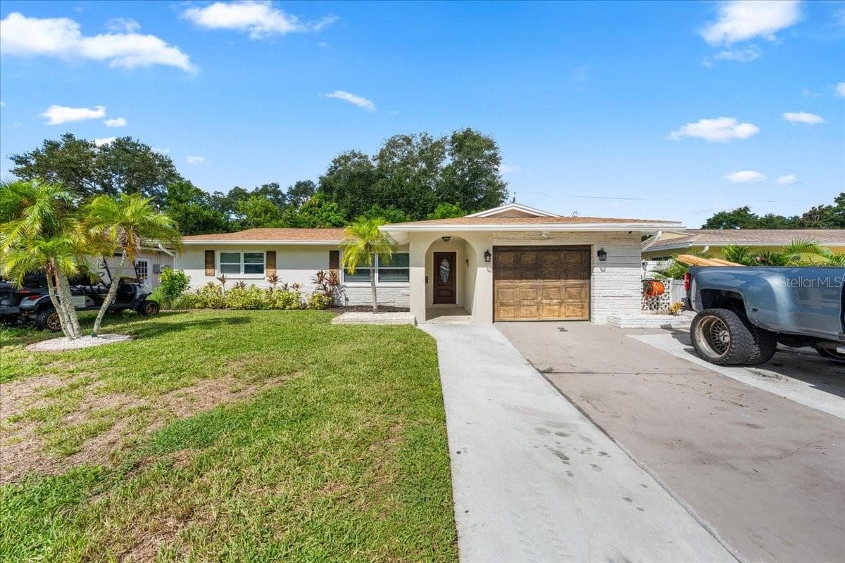 490 E Lake Dr photo 4