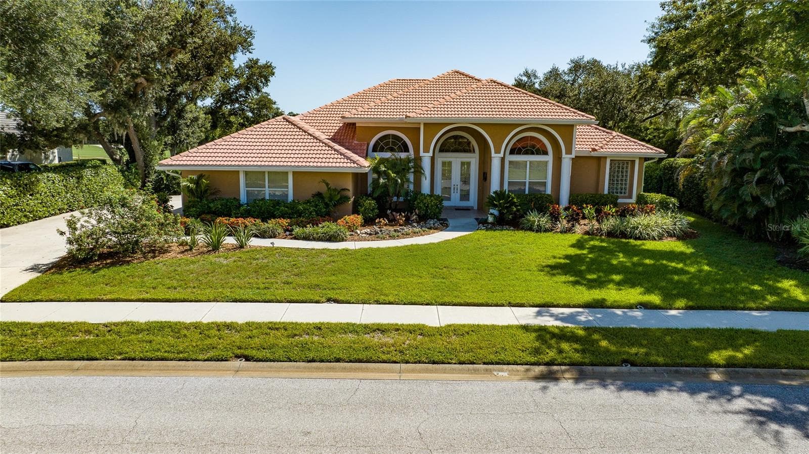 8437 Eagle Preserve Way photo 2
