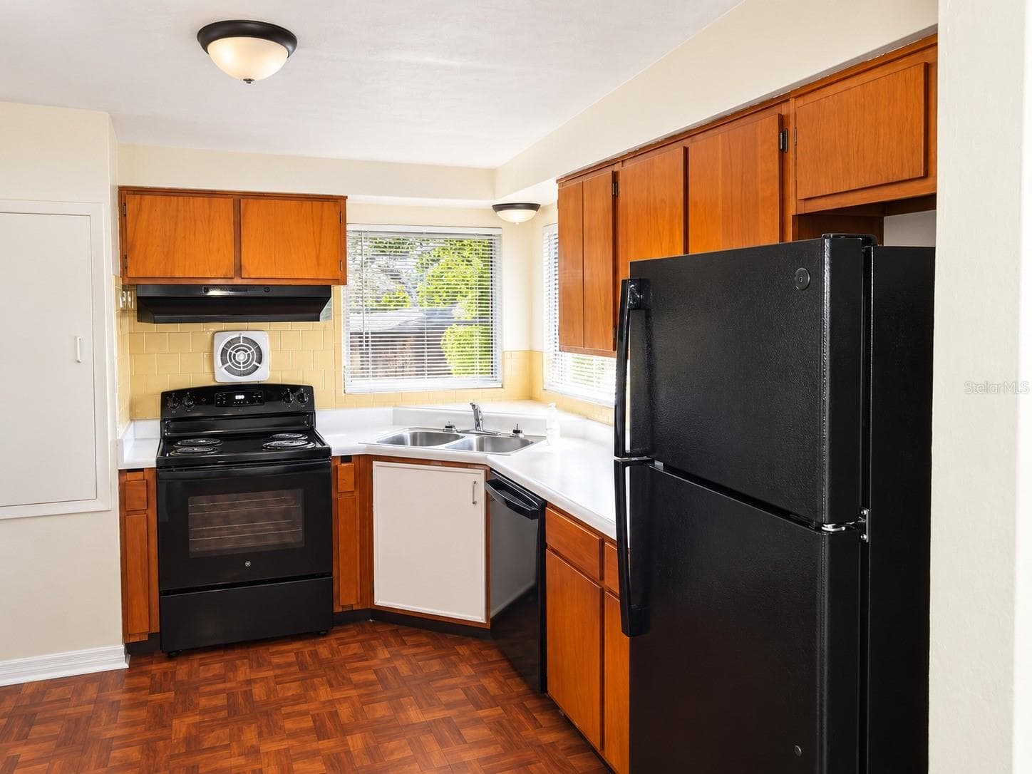 446 New York Ave photo 4