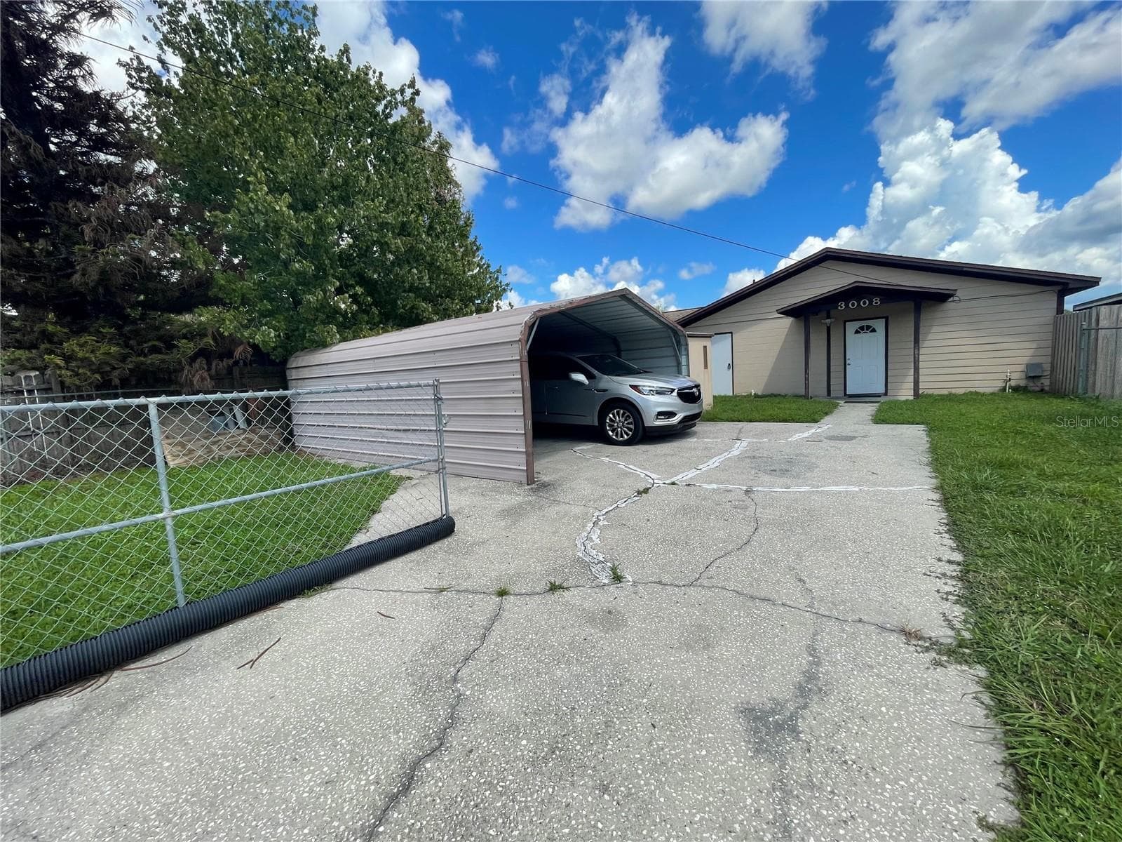 3008 Skyview Dr photo 2