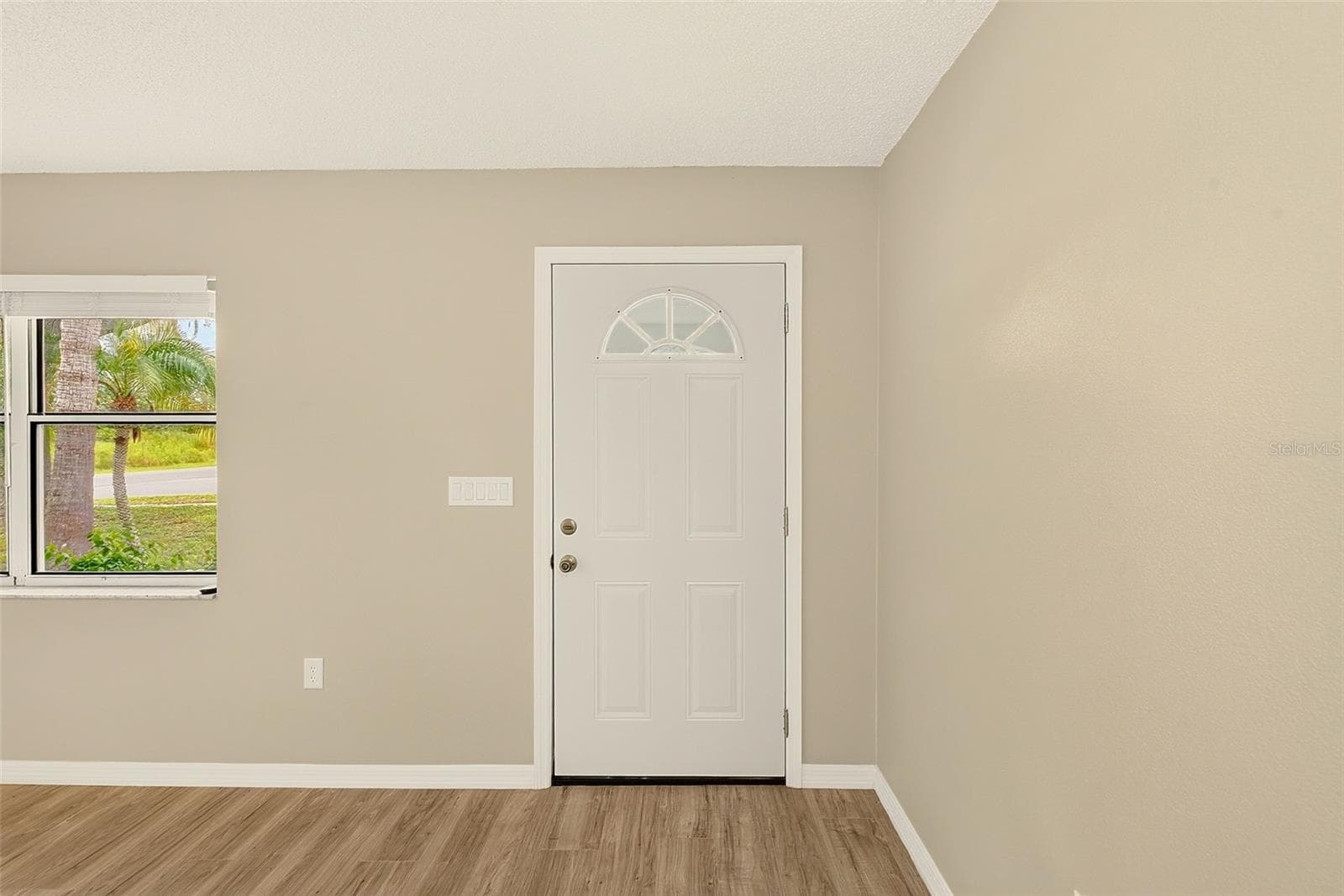 7949 Knight Dr photo 4