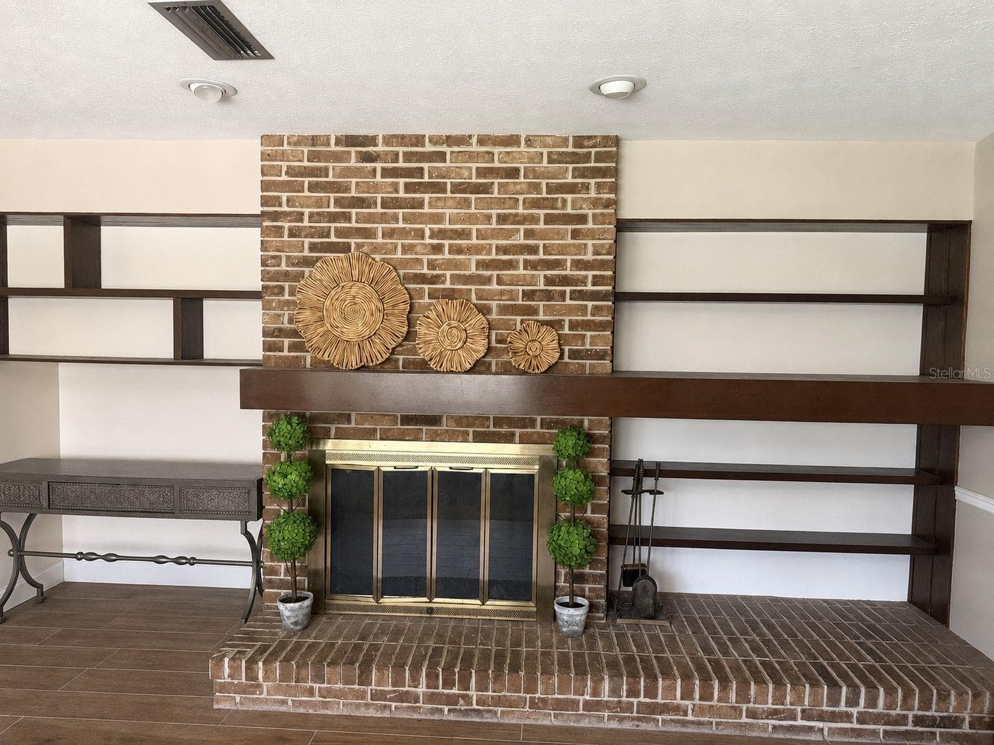 113 Locust Dr photo 3