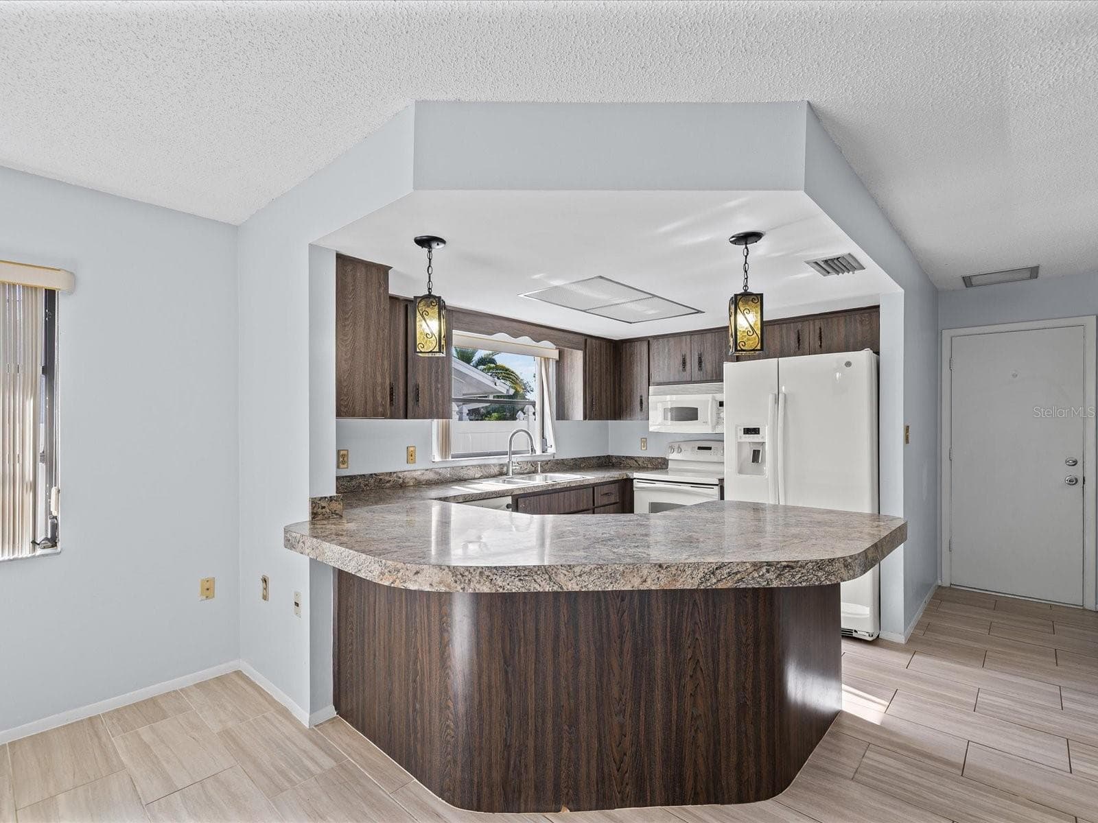 6907 Bottle Brush Dr photo 4