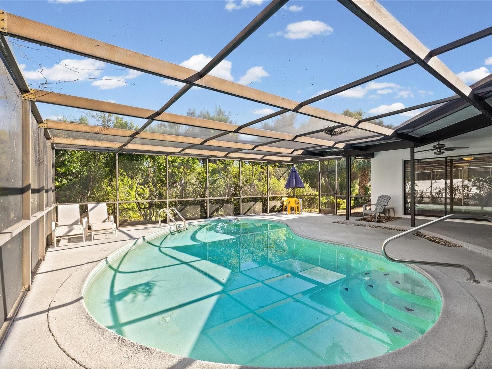 6907 Bottle Brush Dr photo 5
