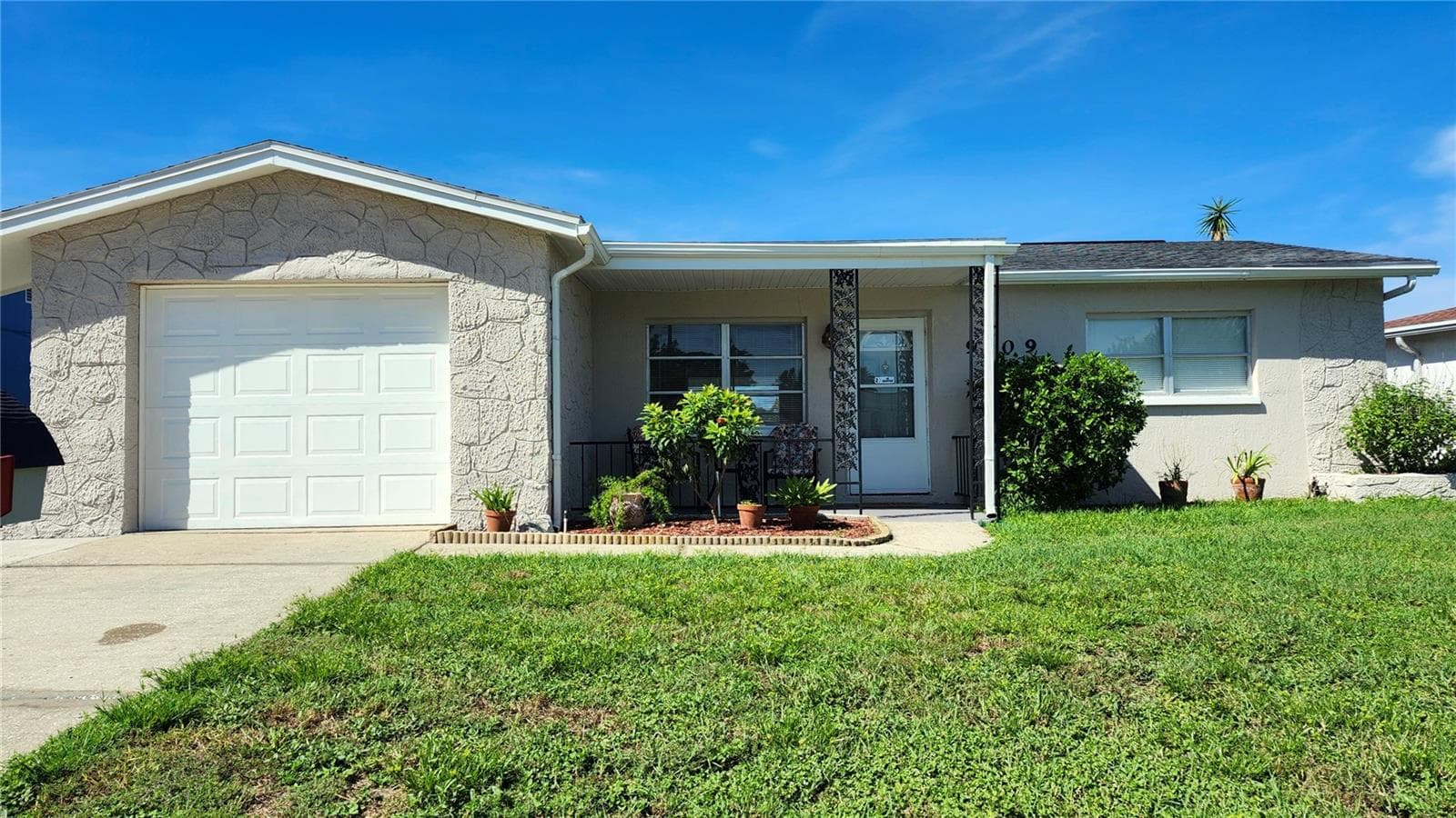 9709 Lakeside Ln photo 3