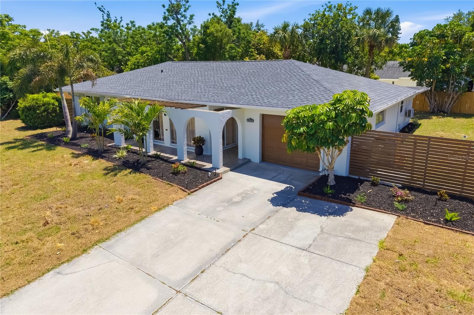 2436 Goldenrod St photo 3