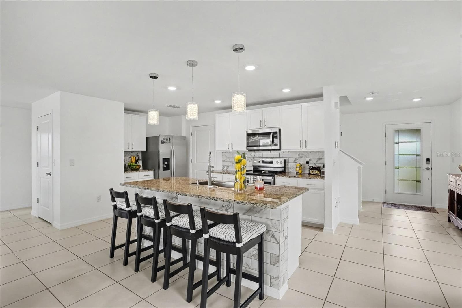 498 Olive Conch St photo 3